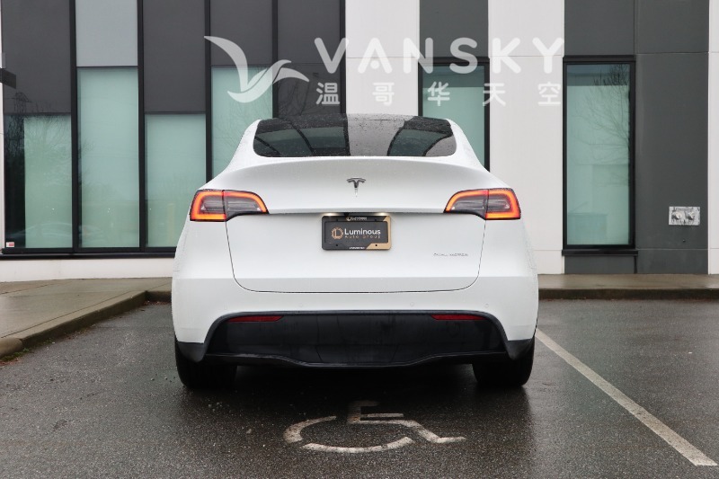 250117142118_2021 Tesla Model Y Long Range Dual Motor White 13.JPG